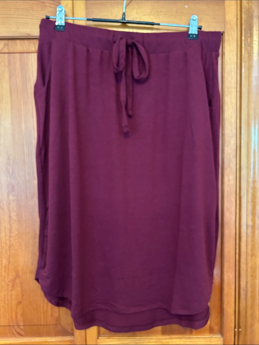 Zenana Burgundy High‑Low Drawstring Midi Skirt 1X New Soft Tulip Hem